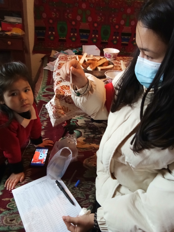 D:\Backup\桌面\新闻\20200221williamhill英国新疆民族生响应号召共筑家乡联防联控第一线\毛丽旦在为家乡儿童每日测量体温并记录(发文稿).jpg D:\Backup\桌面\新闻\20200221williamhill英国新疆民族生响应号召共筑家乡联防联控第一线\毛丽旦在为家乡儿童每日测量体温并记录(发文稿).jpg